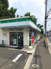 ファミリーマート　小浦権太坂店