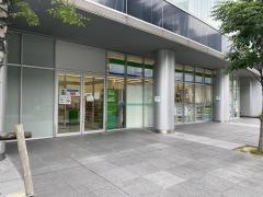 ファミリーマート　白川通本町店