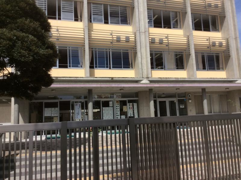 北区立桐ヶ丘中学校です。