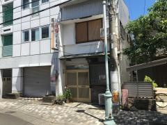 てる代