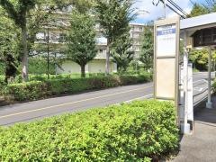 「本町住宅」バス停留所