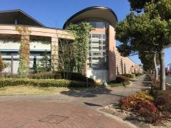 田原市中央図書館