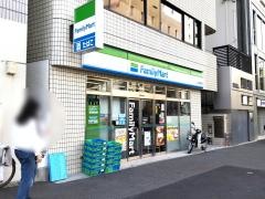 ファミリーマート　乃木坂駅前店
