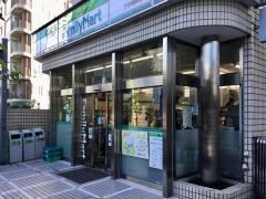 ファミリーマート　乃木坂駅前店