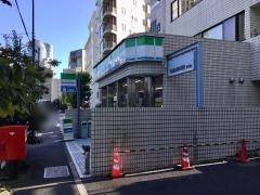 ファミリーマート　乃木坂駅前店