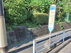 「つつじが丘小学校前」バス停留所