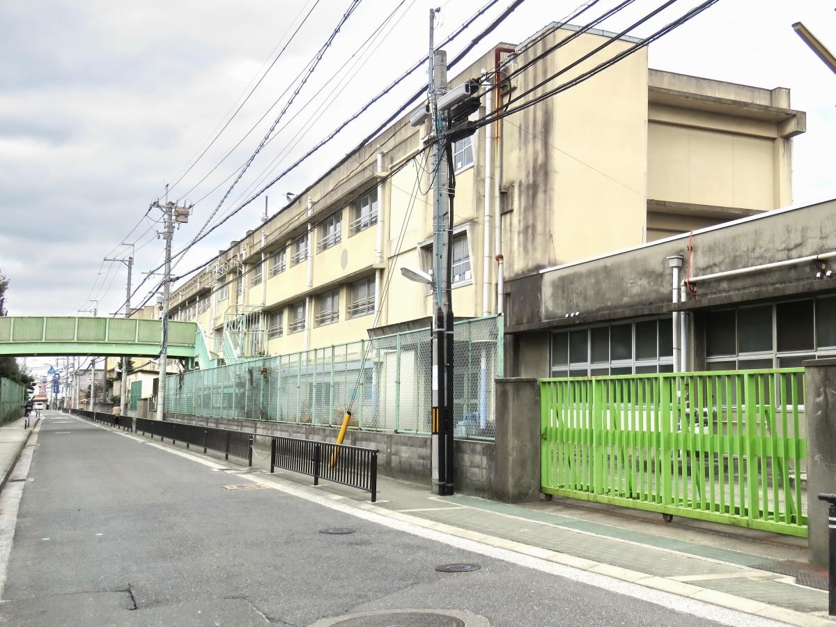 校舎側面