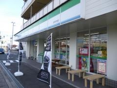ファミリーマート　船岡中央店