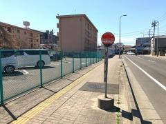 「南小泉三丁目中」バス停留所