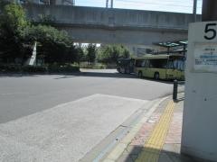「三郷中央駅」バス停留所