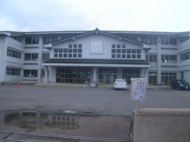安心院小学校正面入口