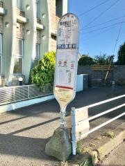 「亀井野団地入口」バス停留所