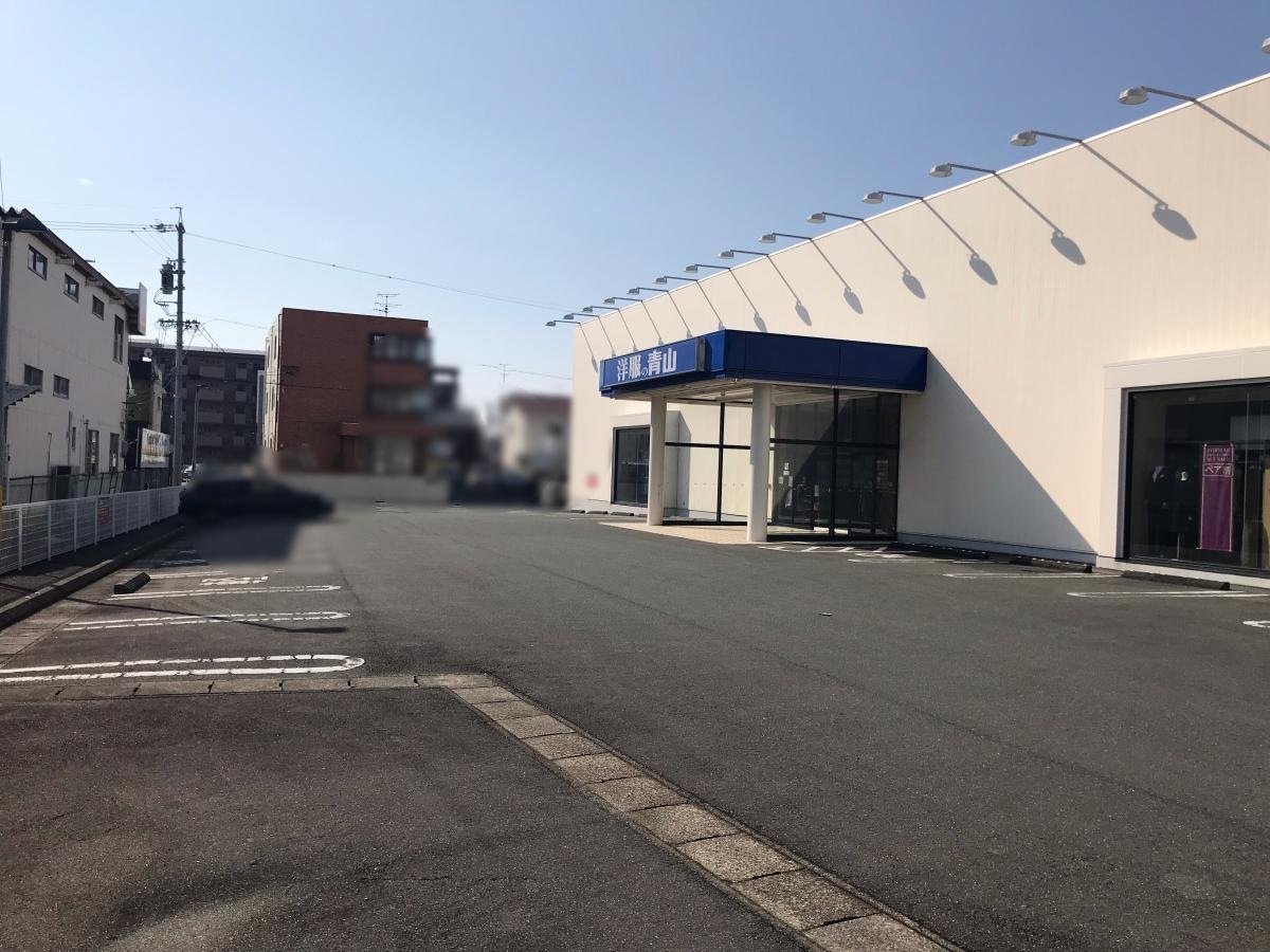 施設外観と駐車場