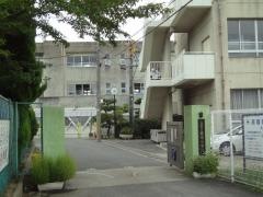 東市小学校