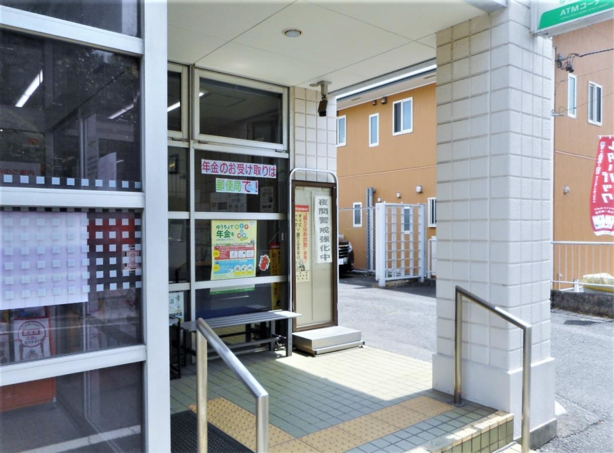 玄関左側からの正面外観