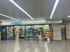 ファミリーマート　栄町駅店