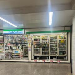 ファミリーマート　栄町駅店