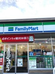 ファミリーマート　新中津川中村店