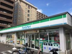 ファミリーマート　本町三丁目店