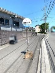 「国富小前」バス停留所