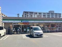 ファミリーマート　中川住宅西店
