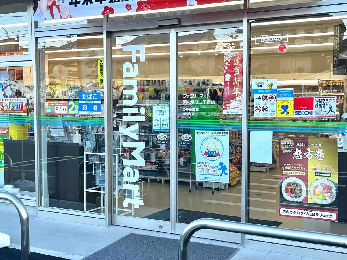 ファミリーマート 浜松鴨江二丁目店の店舗エントランス外観