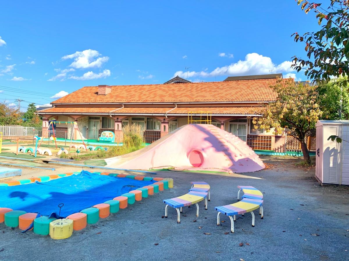 二三ケ丘幼稚園の体育館の外観