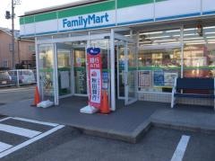 ファミリーマート　秋田泉中央三丁目店