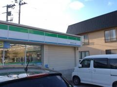 ファミリーマート　秋田泉中央三丁目店