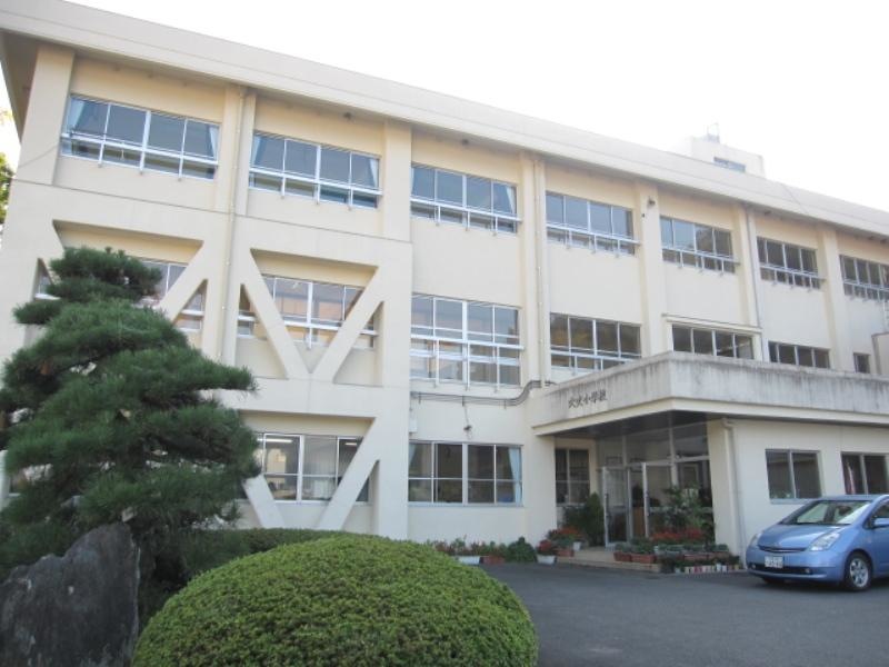 穴吹小学校