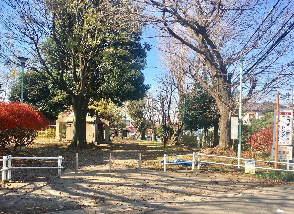 公園入り口付近。