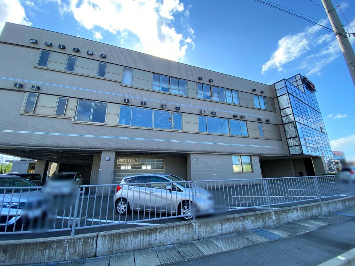 建物左側面