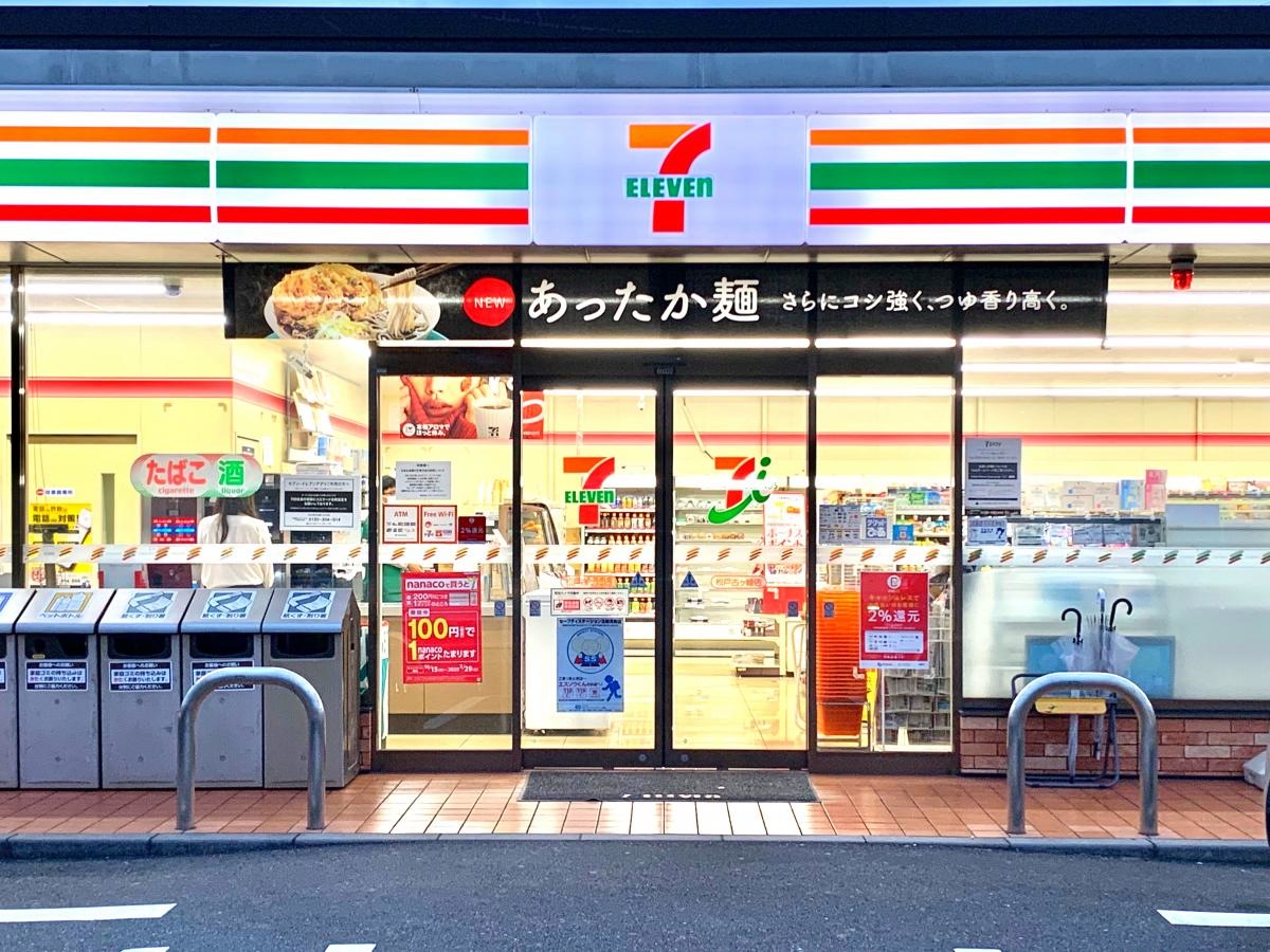 セブンイレブン 松戸古ケ崎店の店舗入口正面外観
