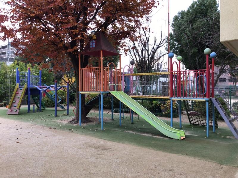 保育園内遊具元気いっぱい遊びます。