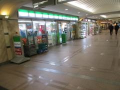 ファミリーマート　ＯＣＡＴモール店