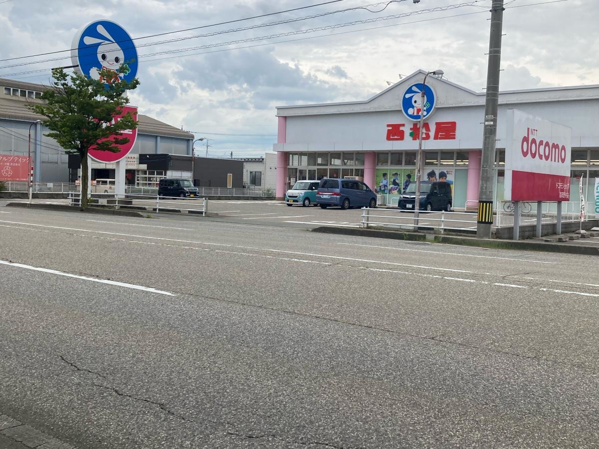高岡市西松屋