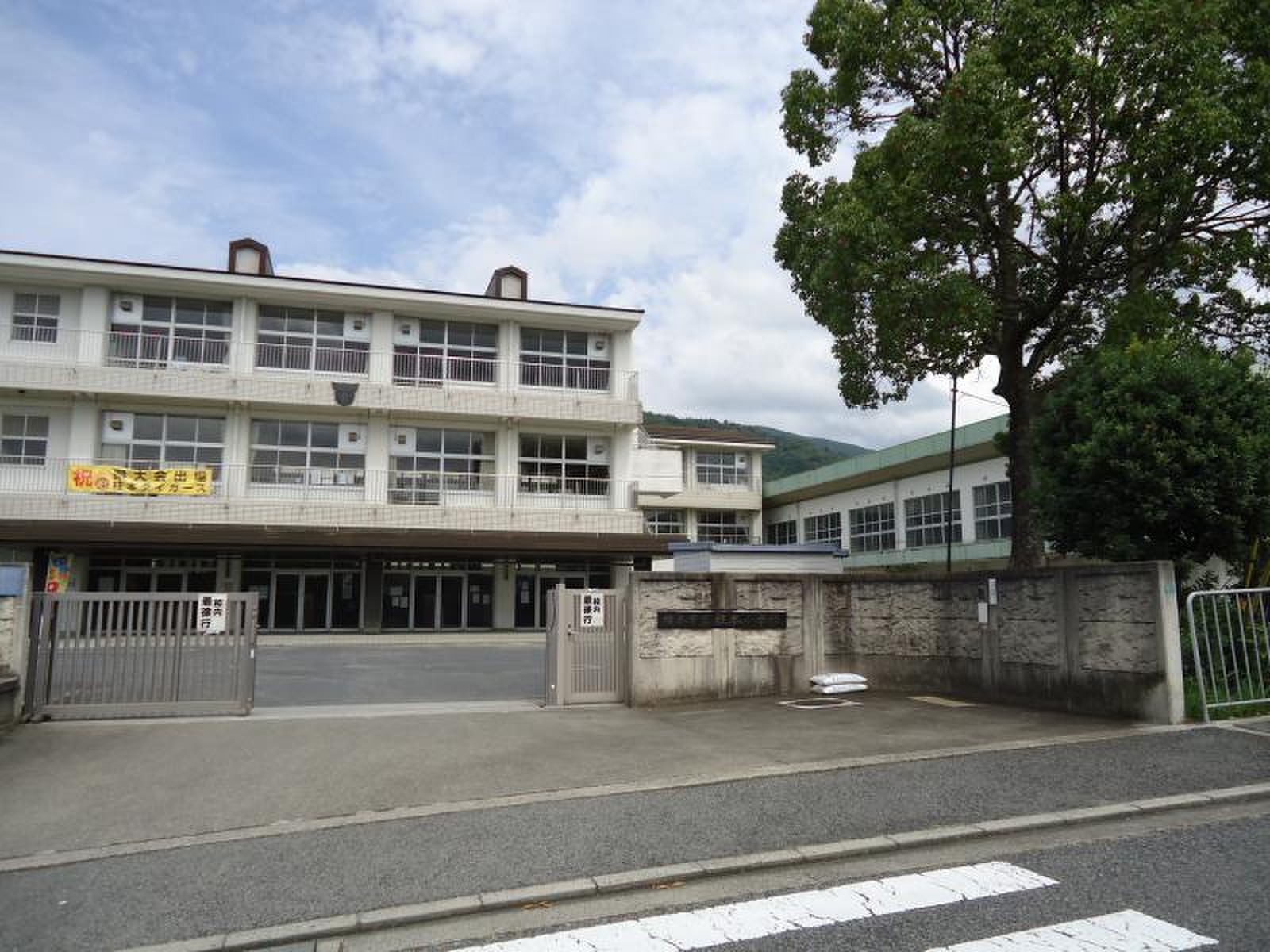 柱 本 小学校
