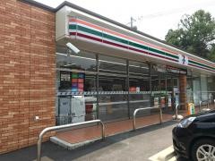 セブンイレブン　名張蔵持町里店