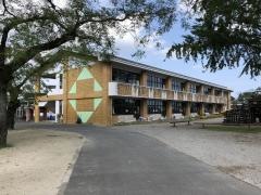 綾小学校