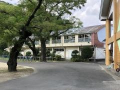 綾小学校