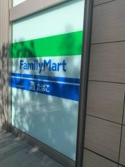 ファミリーマート　港区白金プラザ店