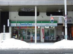 ファミリーマート　青森駅前店