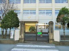 加納岩小学校