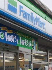ファミリーマート　一宮大毛店