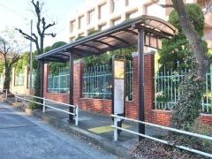 「創価大正門東京富士美術館」バス停留所