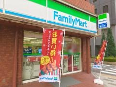 ファミリーマート　四谷区民センター前店