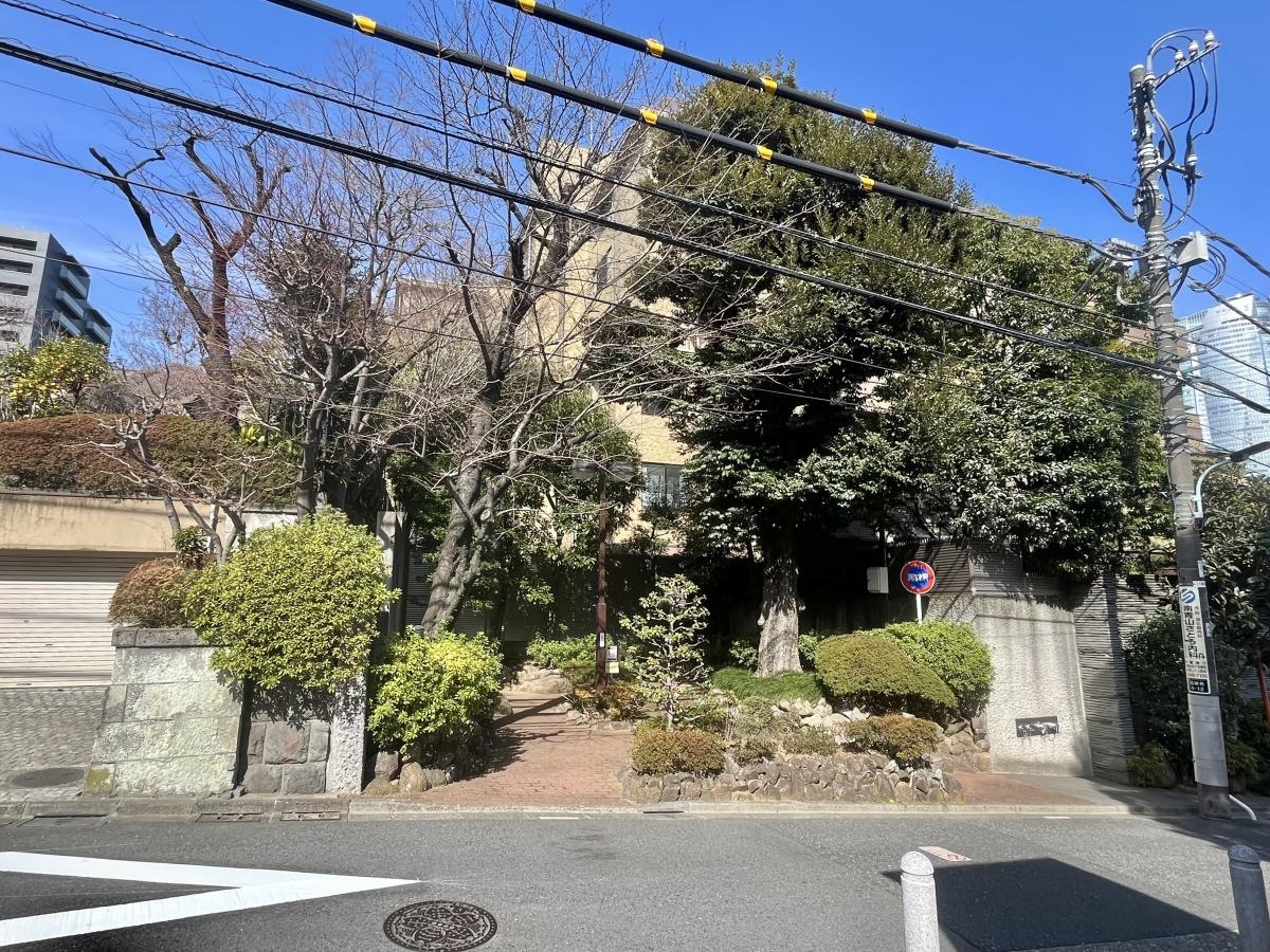 牛坂緑地の正面外観全景
