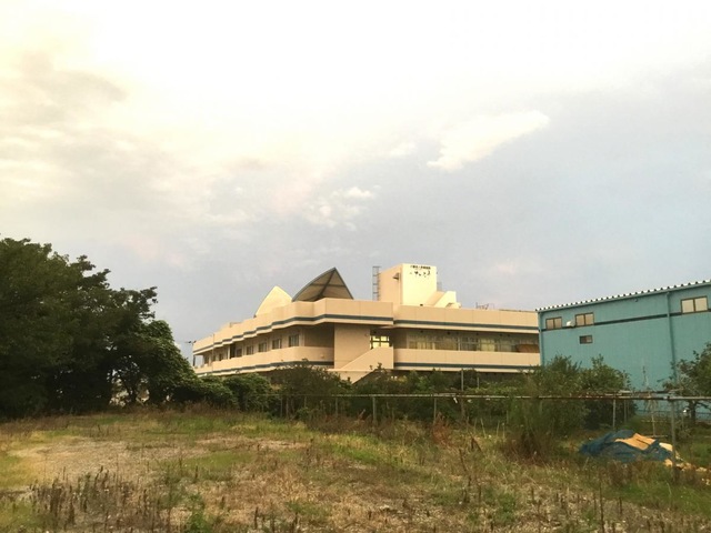 メディケアーさざなみ 建物全景