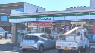 ファミリーマート　松山高岡店