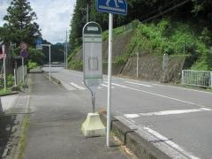「机」バス停留所